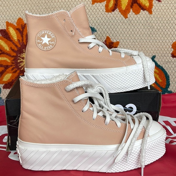 Converse 573073C
CTAS LIFT 2X HI
VACHETTA BEIGE/VINTAGE WHITE
WMNS Platforms - Picture 3 of 16